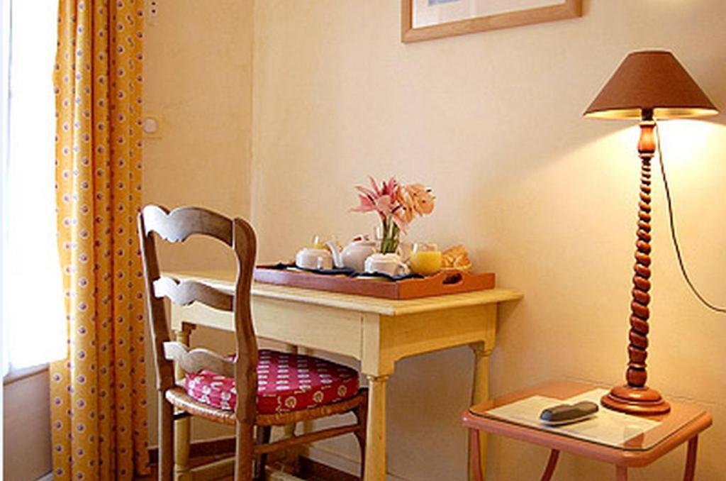 Auberge Des Glycines Porquerolles Habitación foto