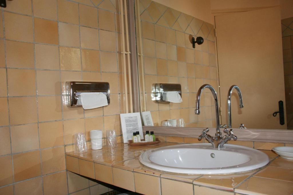 Auberge Des Glycines Porquerolles Habitación foto